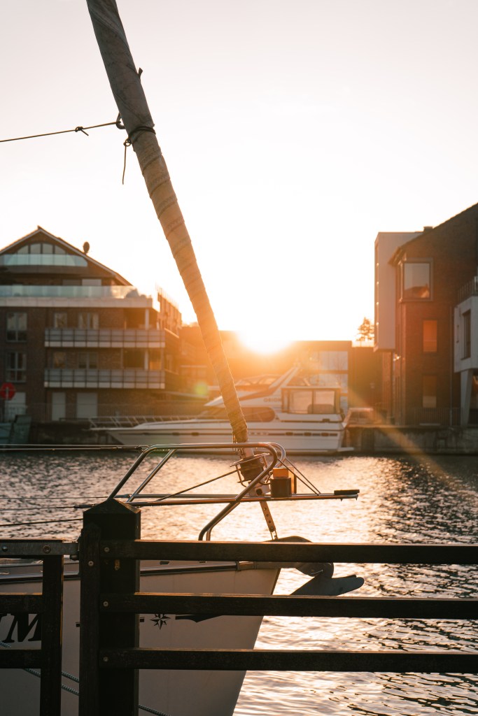 Schiff im Hafen von Leer